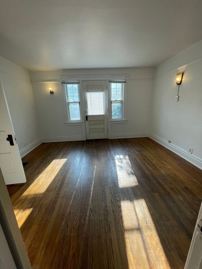 Building Photo - Private Rooms Available on Packard – Utilities & Wi-Fi Included!