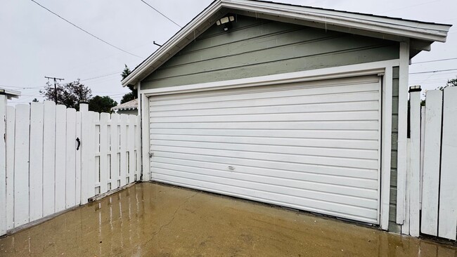 Building Photo - 613 E El Morado Ct