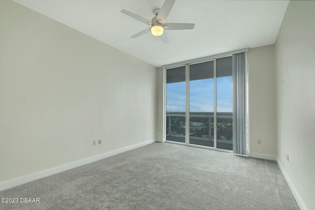 Building Photo - 241 Riverside Dr