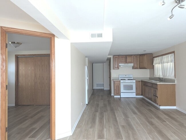 Building Photo - 5802 S Archer Ave