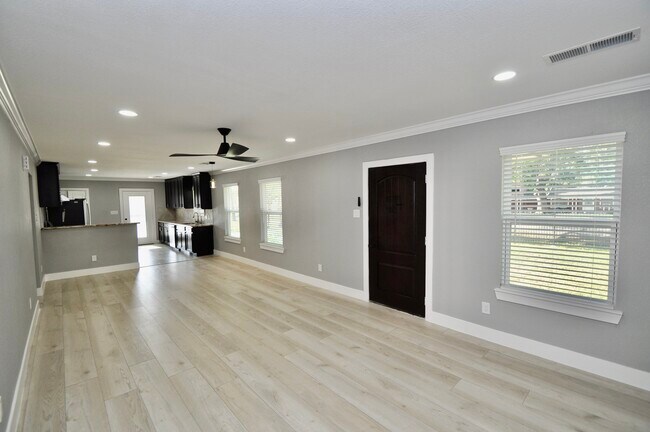 Building Photo - 7238 Evans St