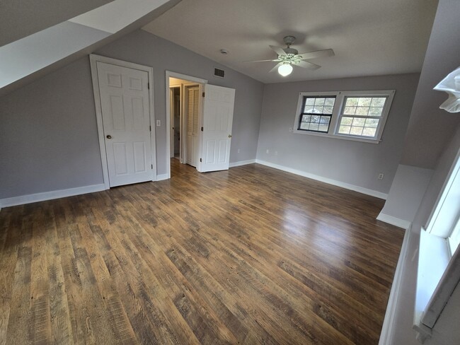 Building Photo - 205 Elmbrook Dr