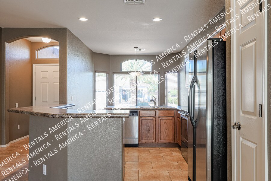 Building Photo - 12823 W Modesto Dr