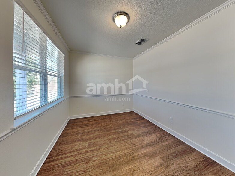 Building Photo - 3051 Creek Village Ln