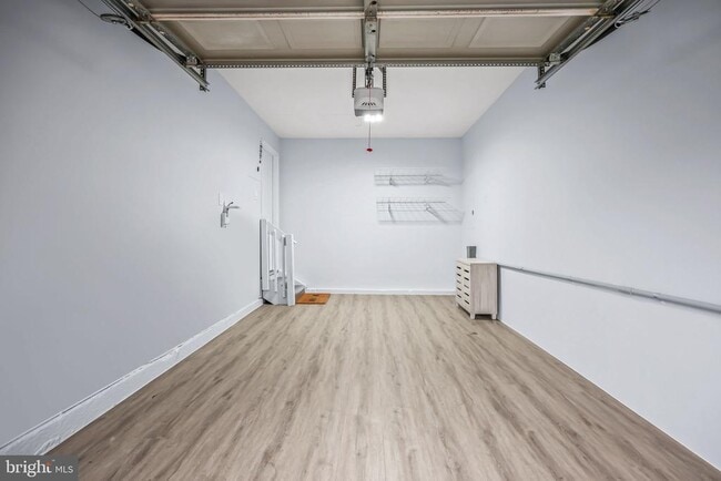 Building Photo - 204 Camelot Ct