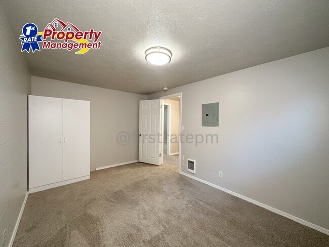Building Photo - 1205 W Beacon St