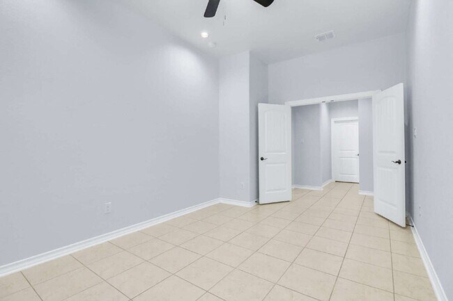 Building Photo - "Spacious 4-Bedroom Oasis with 3 Full Baths, Study, Game Room & NO HOA in San Antonio – 2,521 Sq ...