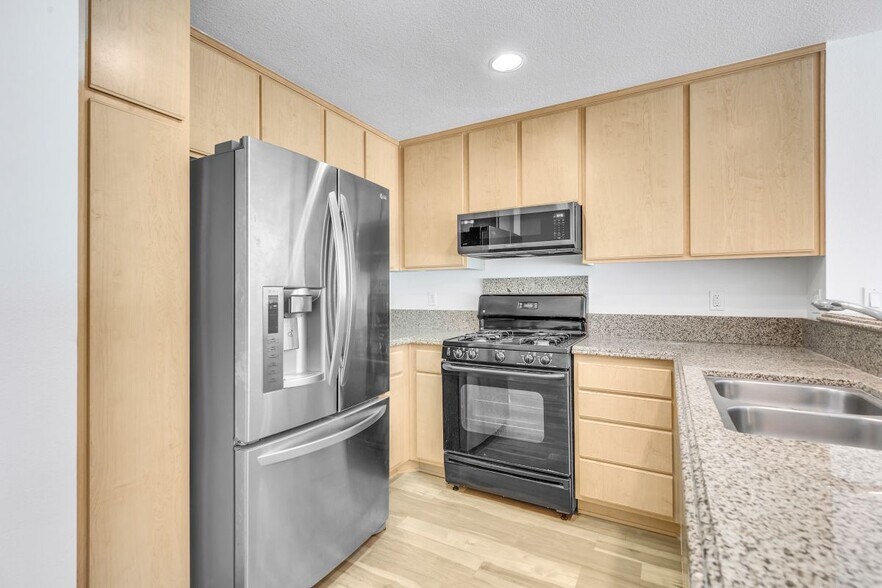 Building Photo - 160 S Hudson Ave