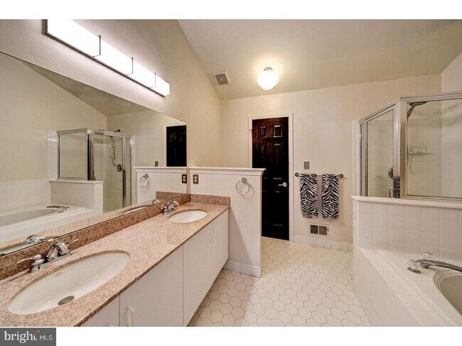 Building Photo - 406 Pebble Creek Ct