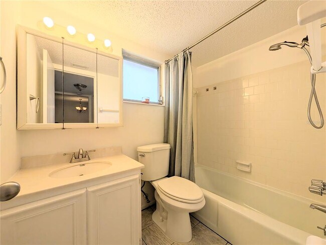 Building Photo - 4129 Lake Bayshore Dr