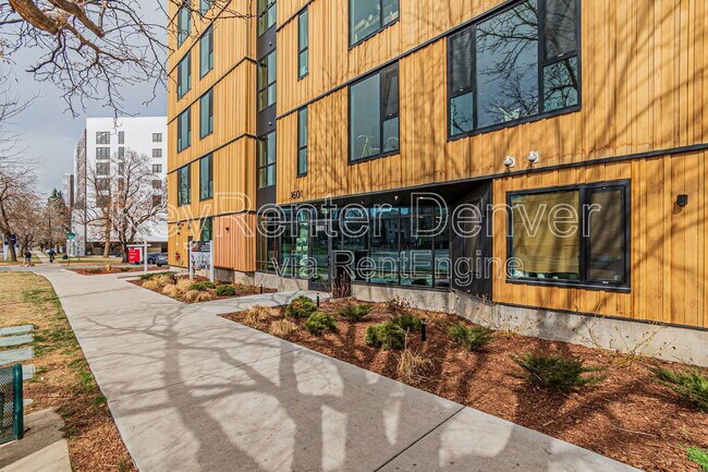 Building Photo - 1601 Park Ave