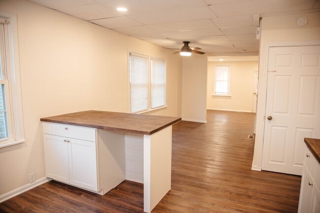 Building Photo - 5972 Pine St