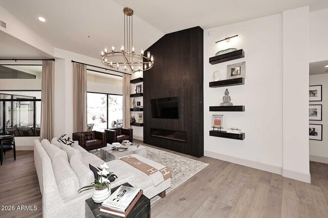 Building Photo - 8334 E Jenan Dr