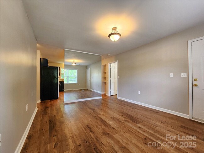 Building Photo - 1247 Forest Park Dr