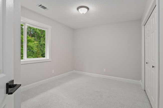 Building Photo - Remodeled 5 Bedroom House in Beaverton!