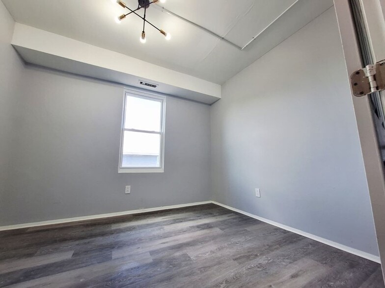 Building Photo - 156 Poplar St