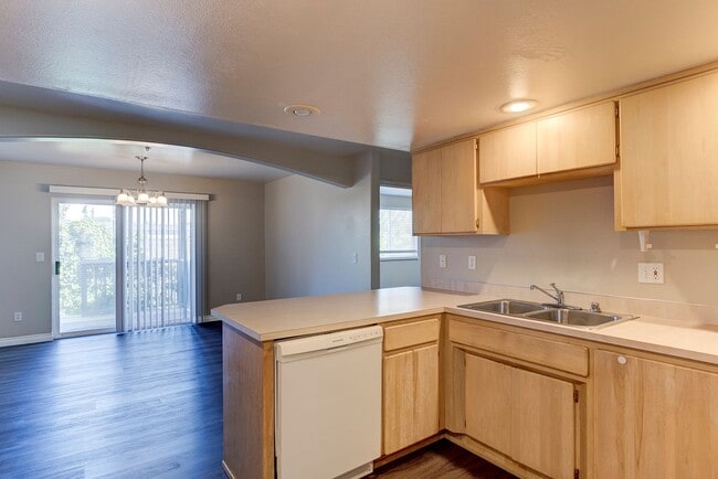 Building Photo - 2 Bed 1 Bath Condo with an Office!