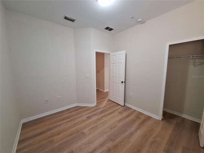 Building Photo - 3709 Parkridge Cir