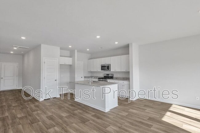 Building Photo - 726 Ridgley Dr