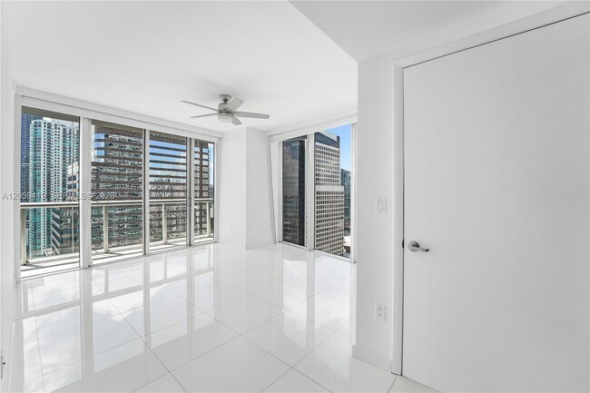 Building Photo - 495 Brickell Ave