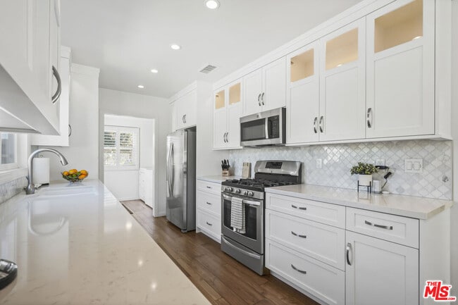 Building Photo - 4875 Bluebell Ave