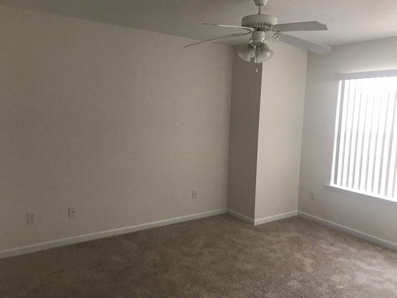 Building Photo - 2018 Reserve Ln