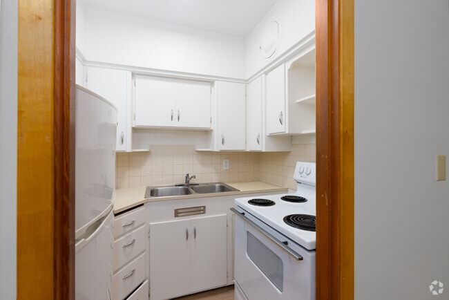 1BR, 1BA - 500SF - Kitchen - Alcliff Apartments