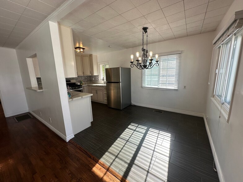 Dinning room - 951 McCarthy Ct