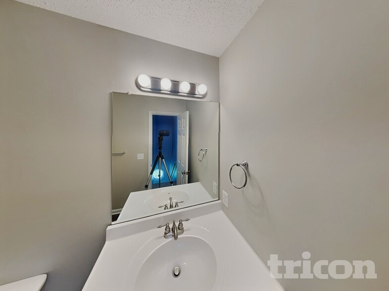 Building Photo - 1705 Glenn Meade Dr