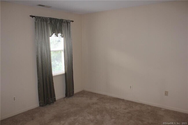 Building Photo - 127 Springbrook Dr
