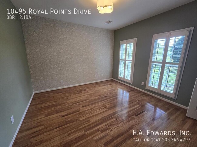Building Photo - 10495 Royal Points Dr