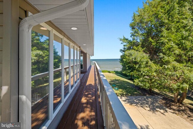 Building Photo - 5510 Beach Dr