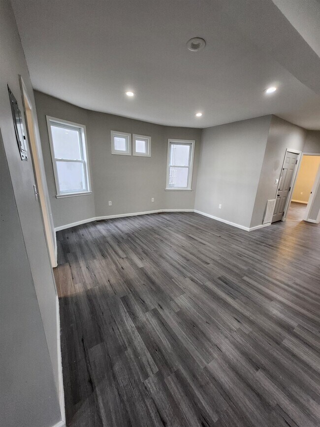 Building Photo - 23 Bayview Ave