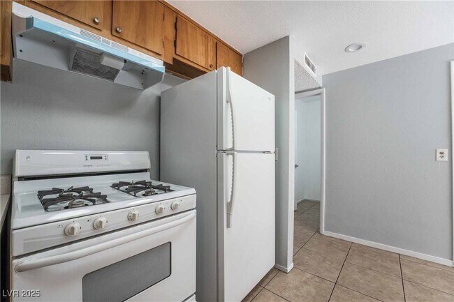 Building Photo - 5278 S Maryland Pkwy