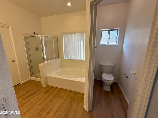 Building Photo - 1253 N Spire Ct