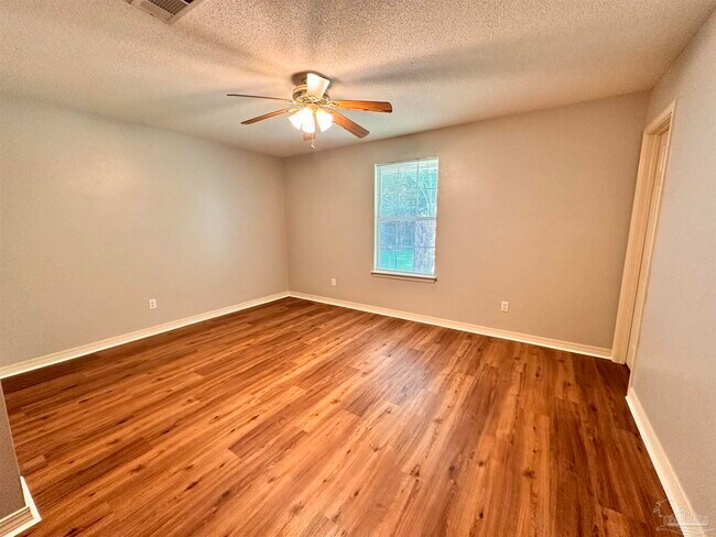 Building Photo - 1432 Roebling Tr