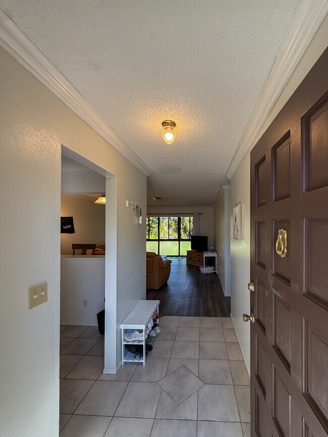 Building Photo - 800 NW Fork Rd