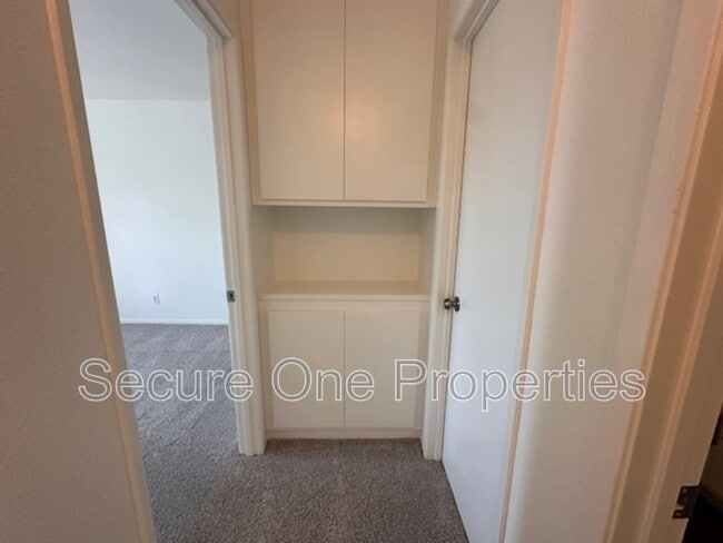 Building Photo - 491 Serento Cir