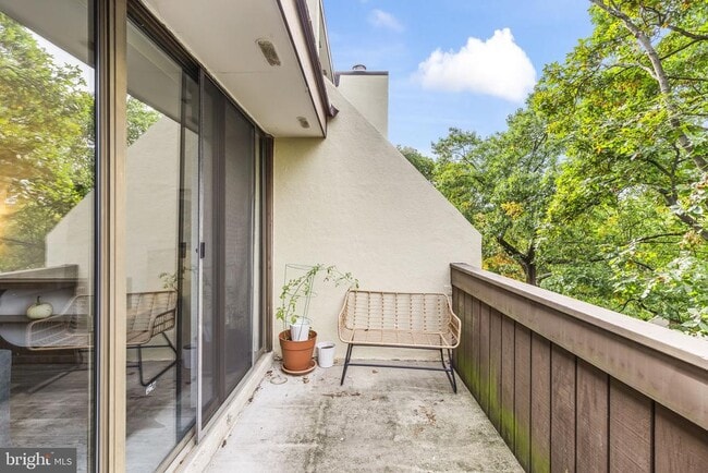 Building Photo - 2216 S Quincy St