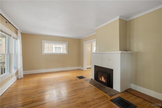 Building Photo - 144 Durston Ave