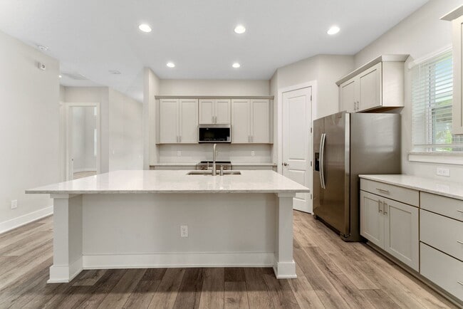 Building Photo - Nice 3/2.5 Bath Home with Bonus Room and 2...
