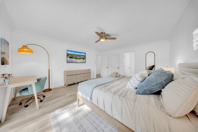 Building Photo - 555 S Gulf Dr
