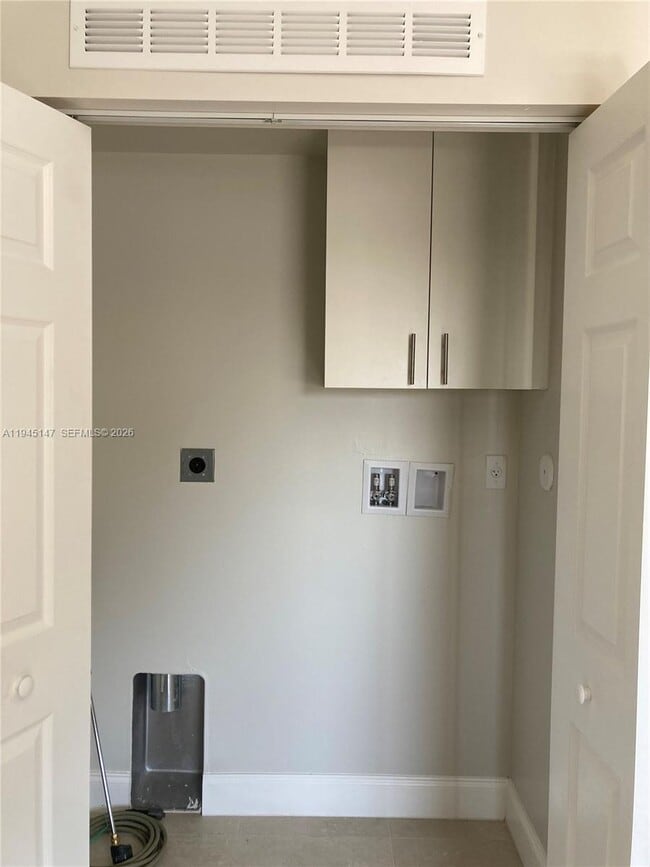 Building Photo - 447 SW 78th Ct