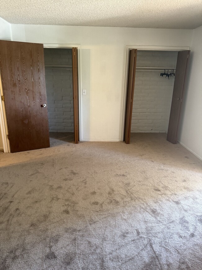 Building Photo - 797 W Mesa Verde Dr