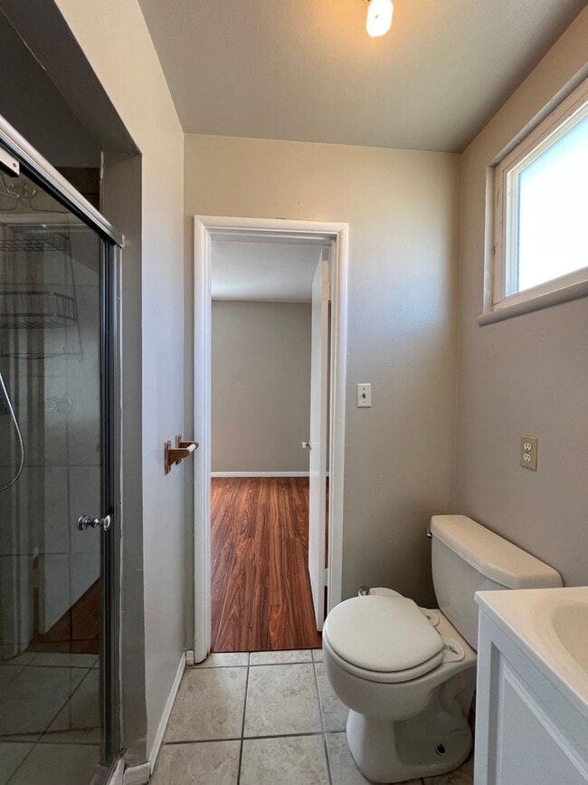 Building Photo - 3 Bedroom 2 Bathroom House Located Near Ca...
