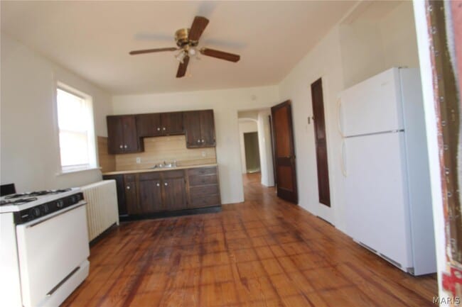 Building Photo - 5424 Rhodes Ave