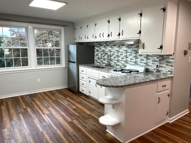 Building Photo - 180 Tyngsboro Rd