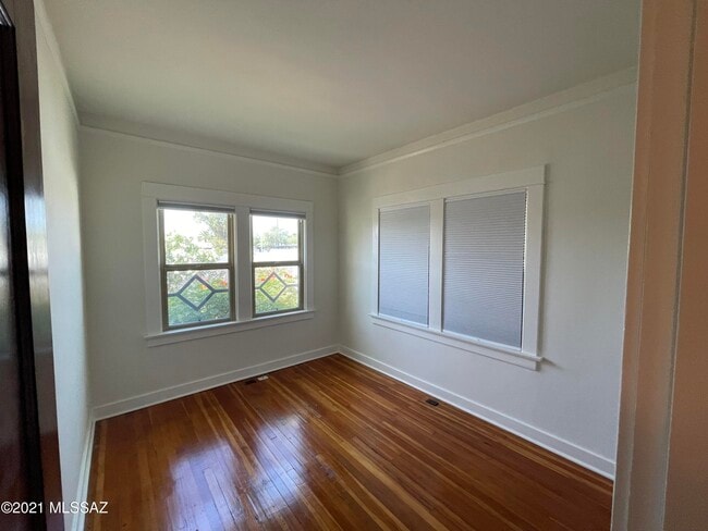 Building Photo - 1041 E Grant Rd