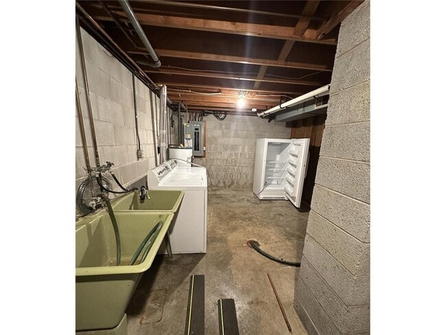 Building Photo - 22633 Jeffrey Ave N