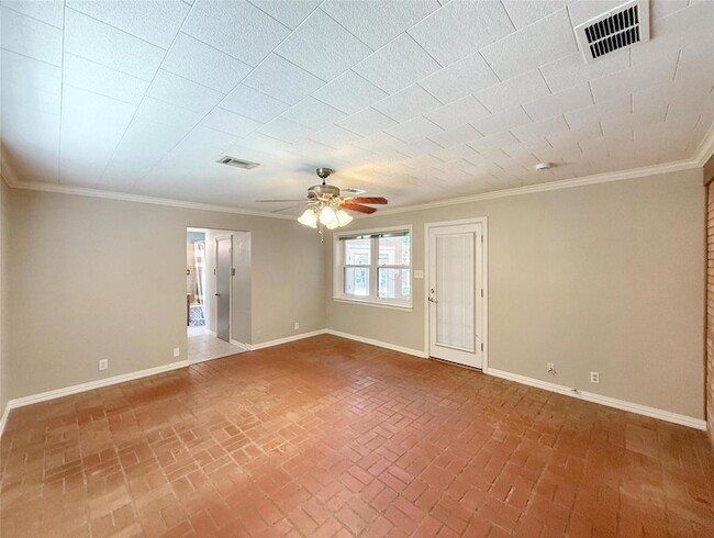 Building Photo - 9580 Dogwood St